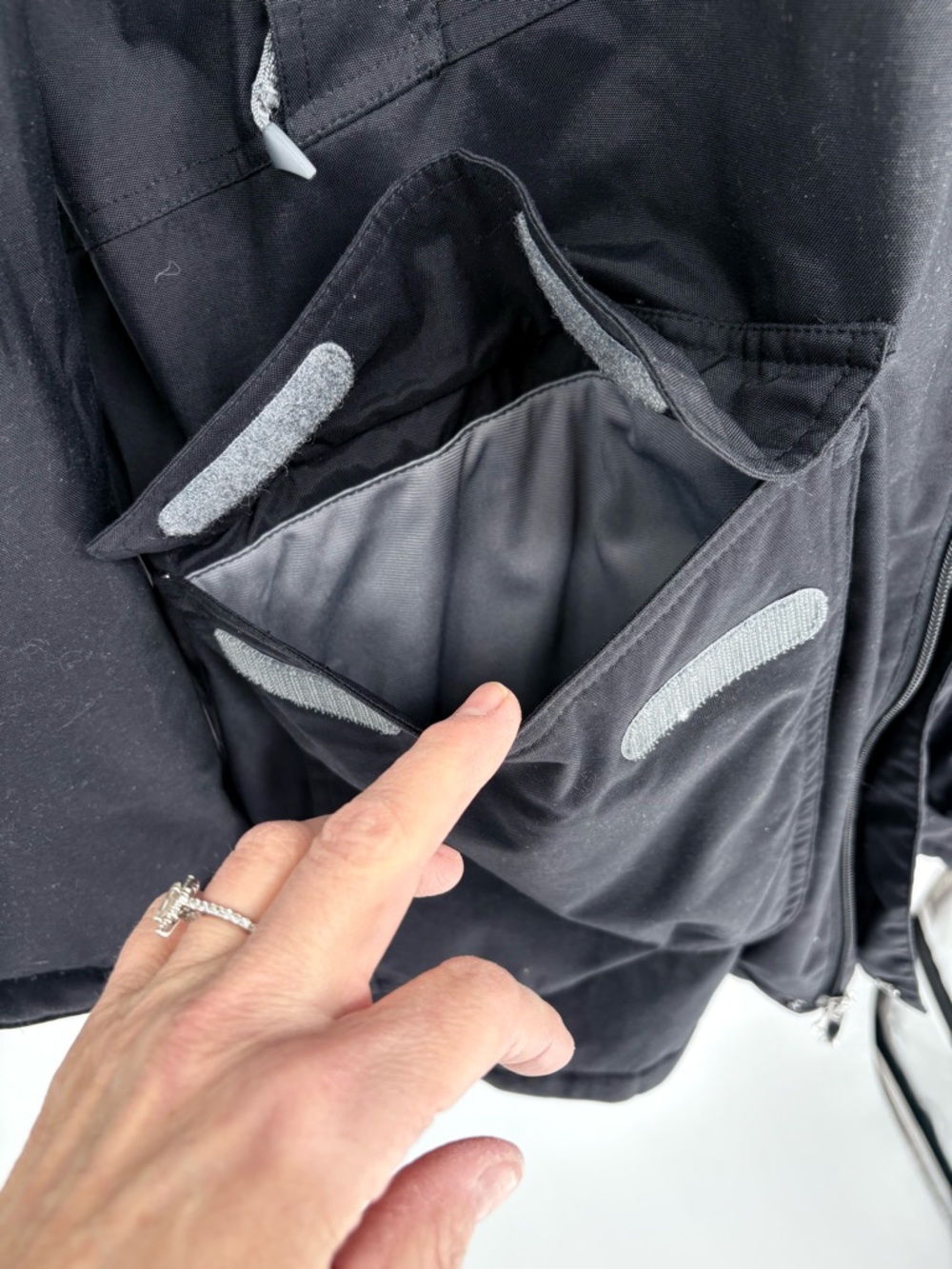 Men’s Helly Hansen Down Parka with Raccoon Hood - Picture 11 of 14